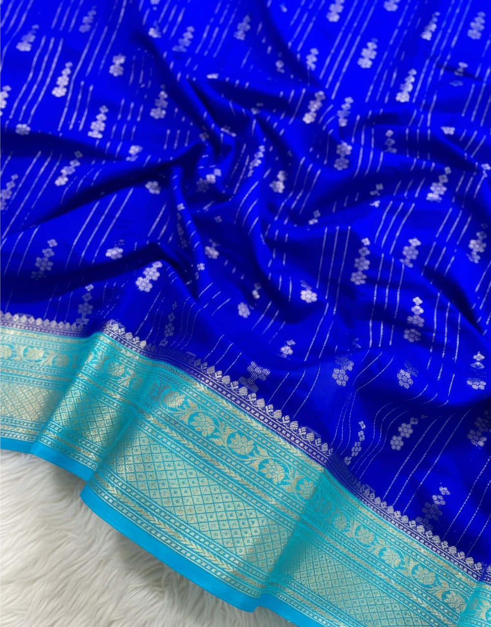 Banaras Handloom Chinia Silk Soft Saree with Zari Weaving & Striped Buti Design – Contrast Pallu & Blouse