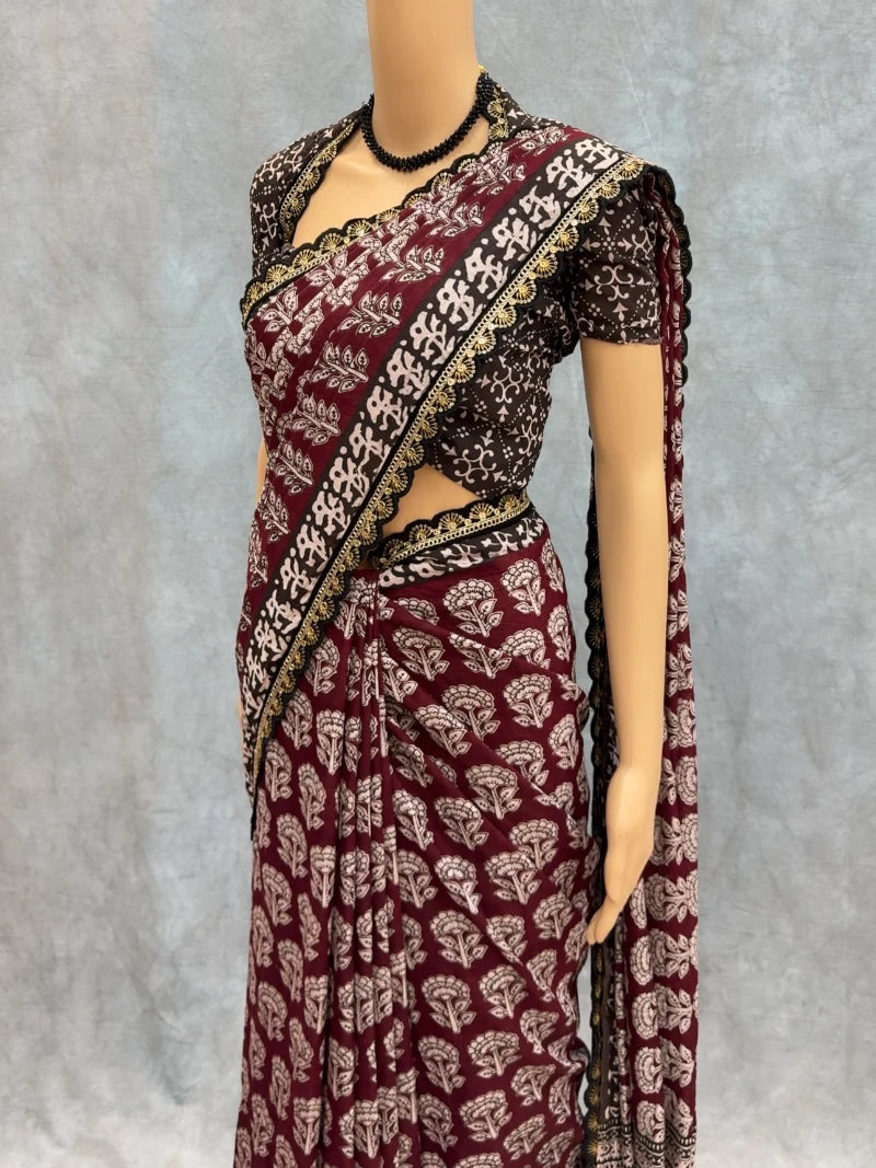 Premium Mul Mul Cotton Saree with Elegant Print, Rich Pallu & Scalloped Lace Border – Printed Blouse