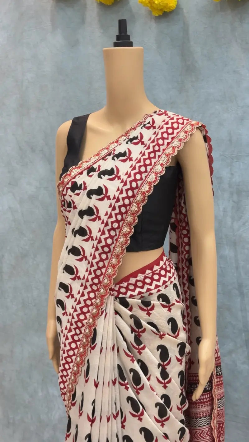 Premium Mul Mul Cotton Saree with Elegant Print, Rich Pallu & Scalloped Lace Border