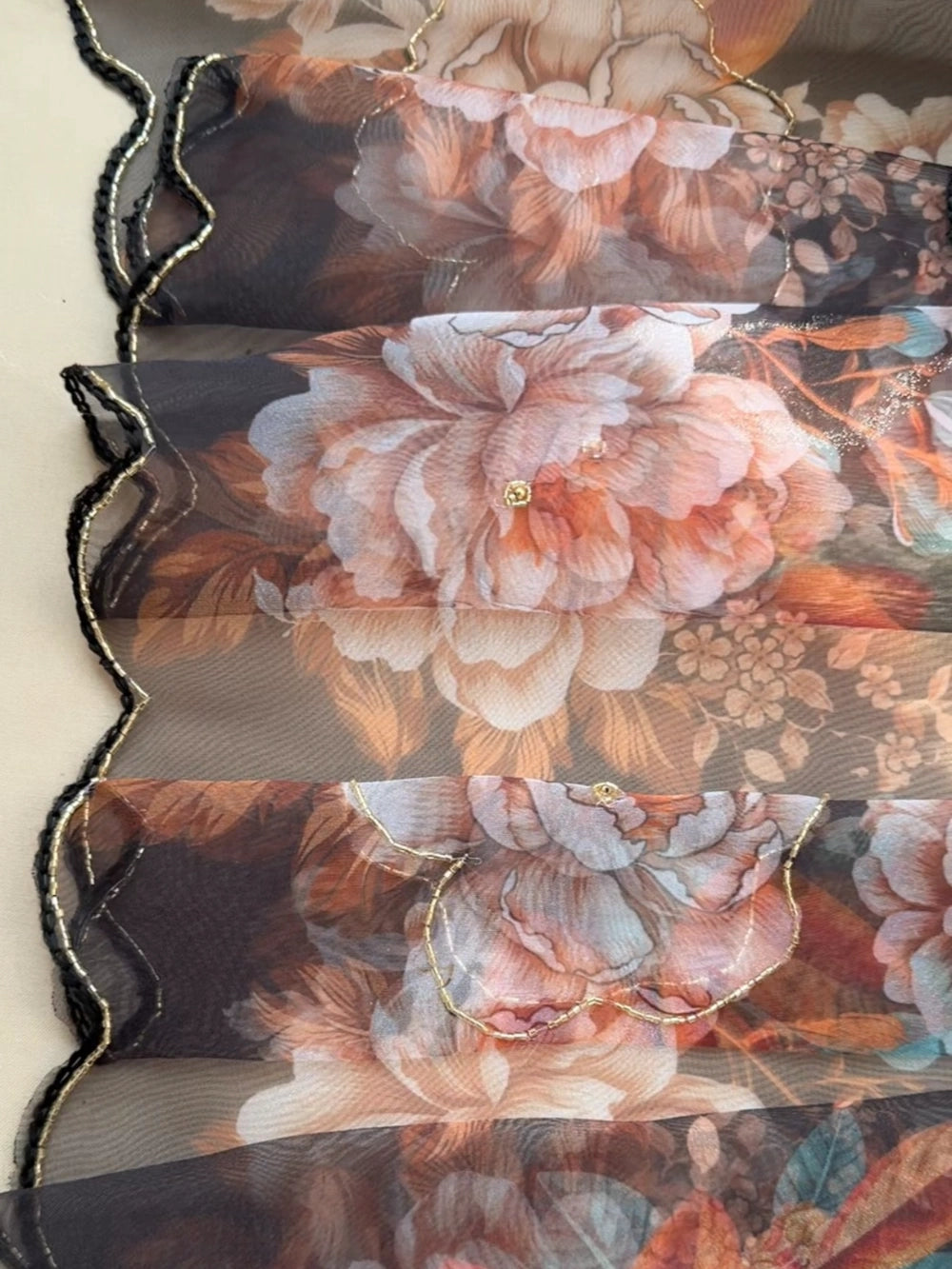 Black Soft Organza Digital Print Saree with Full Handwork & Aarka-Katdana Border – Unstitched Organza Silk Blouse Included