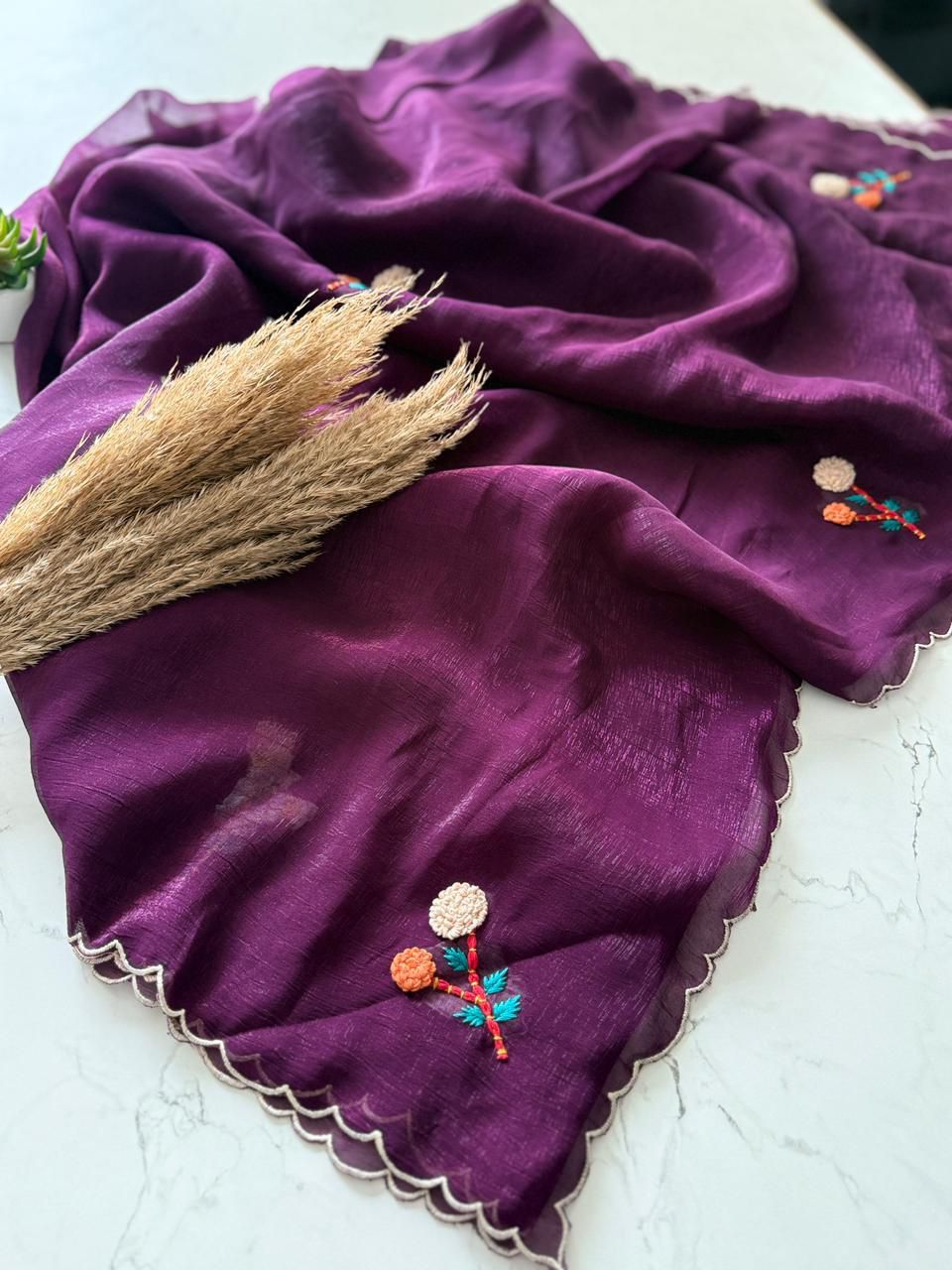 Premium Crunchy Silk Saree with Knot Thread Handwork & Scalloped Border – Matching Blouse with Sleeve Butta Work