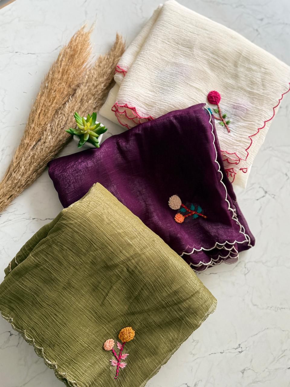 Premium Crunchy Silk Saree with Knot Thread Handwork & Scalloped Border – Matching Blouse with Sleeve Butta Work