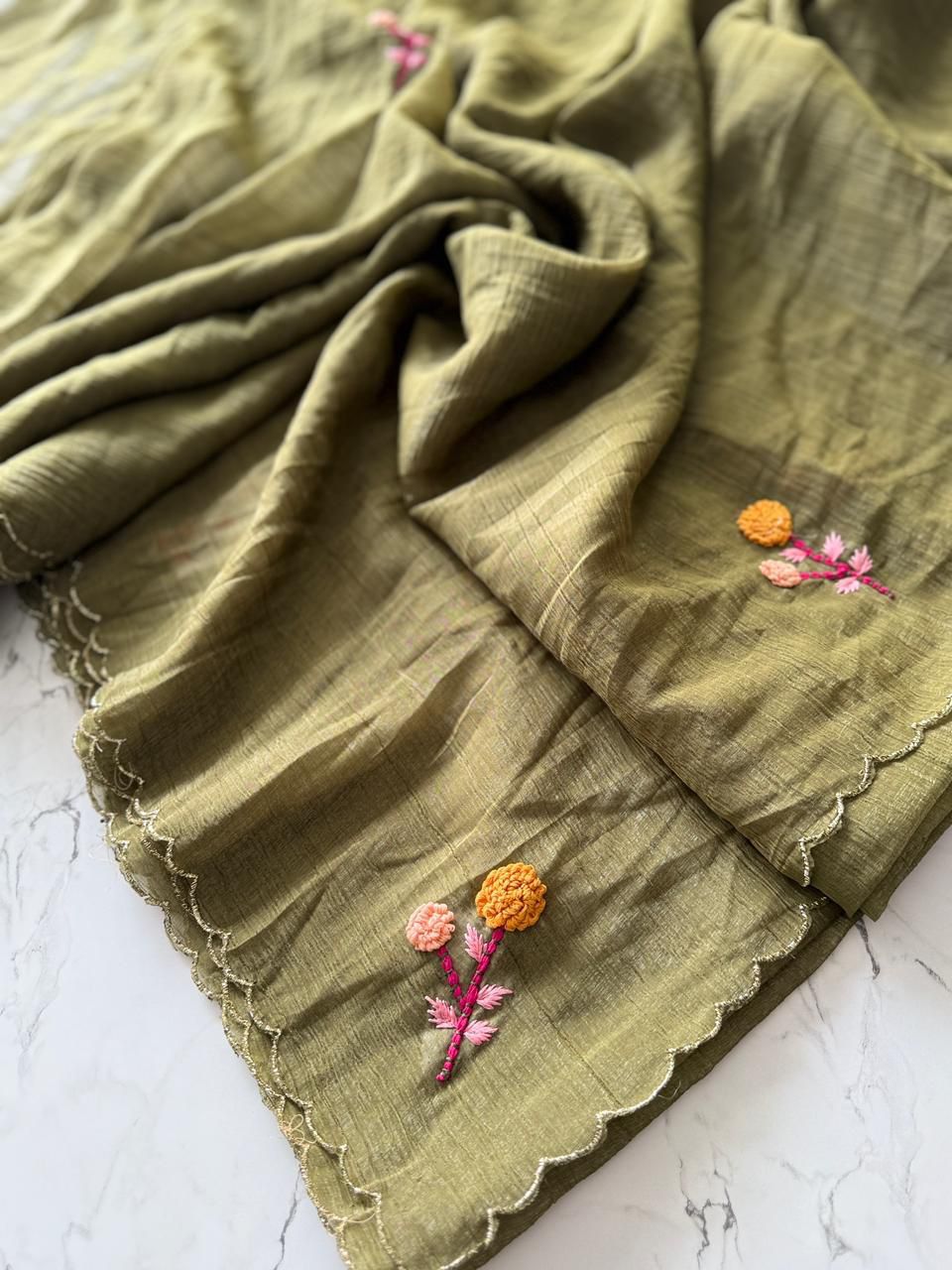 Premium Crunchy Silk Saree with Knot Thread Handwork & Scalloped Border – Matching Blouse with Sleeve Butta Work