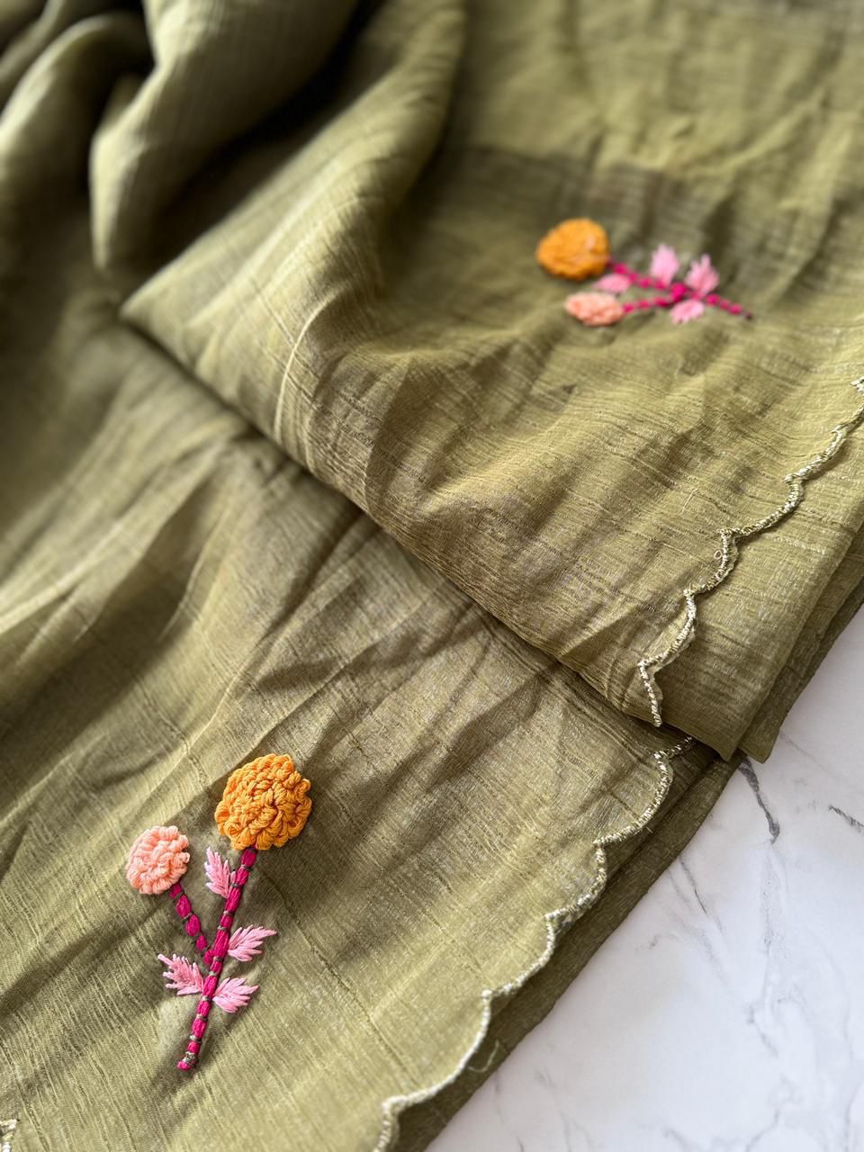 Premium Crunchy Silk Saree with Knot Thread Handwork & Scalloped Border – Matching Blouse with Sleeve Butta Work