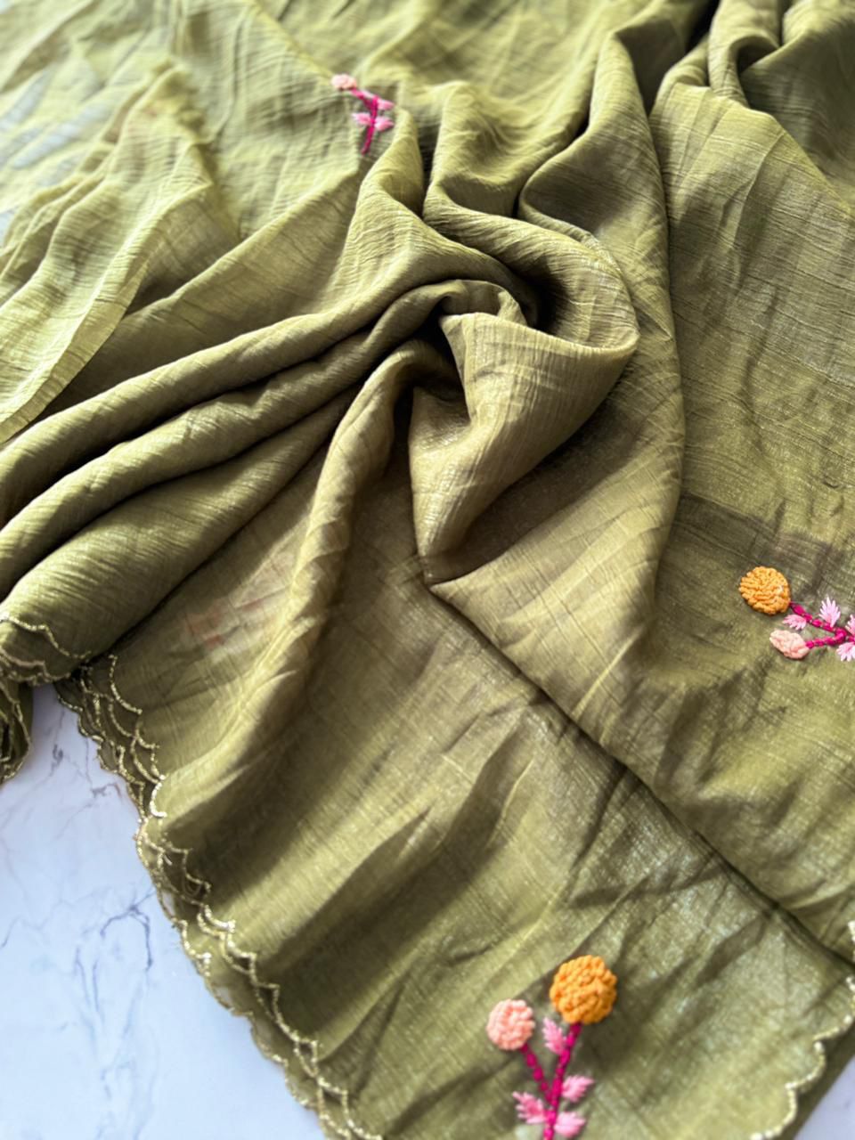 Premium Crunchy Silk Saree with Knot Thread Handwork & Scalloped Border – Matching Blouse with Sleeve Butta Work