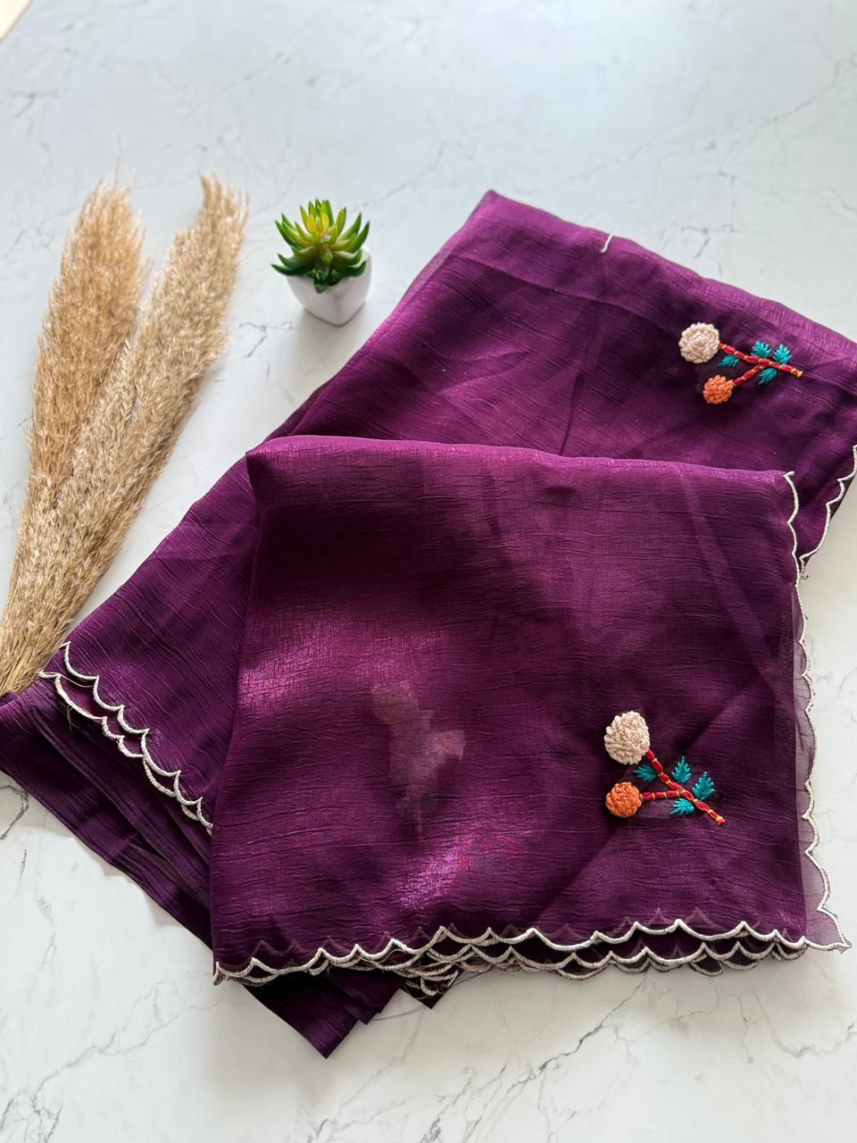 Premium Crunchy Silk Saree with Knot Thread Handwork & Scalloped Border – Matching Blouse with Sleeve Butta Work