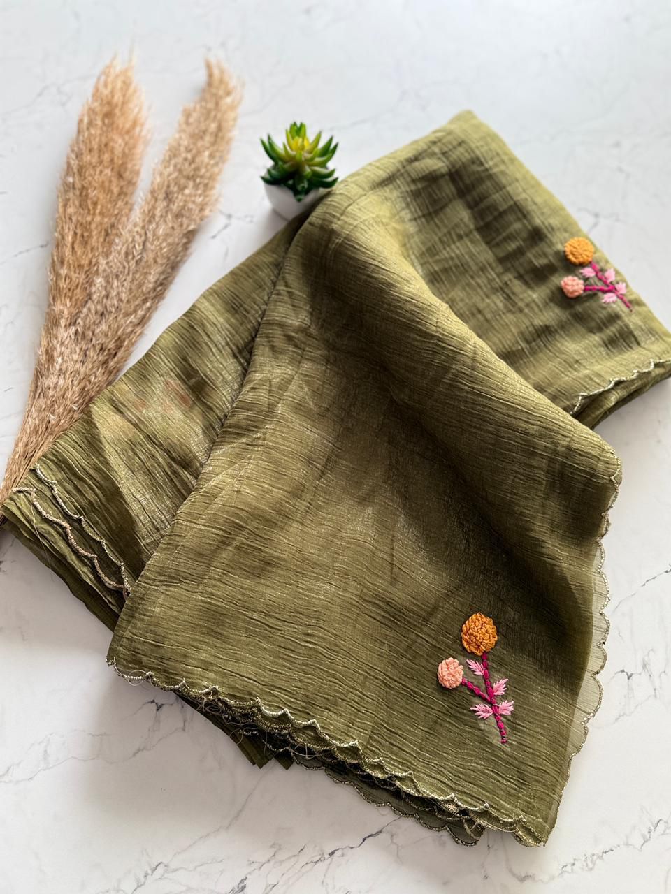 Premium Crunchy Silk Saree with Knot Thread Handwork & Scalloped Border – Matching Blouse with Sleeve Butta Work
