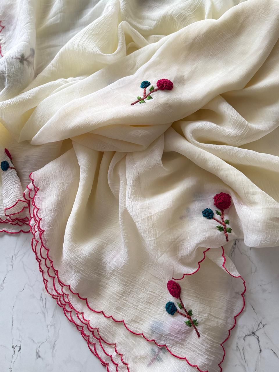 Premium Crunchy Silk Saree with Knot Thread Handwork & Scalloped Border – Matching Blouse with Sleeve Butta Work