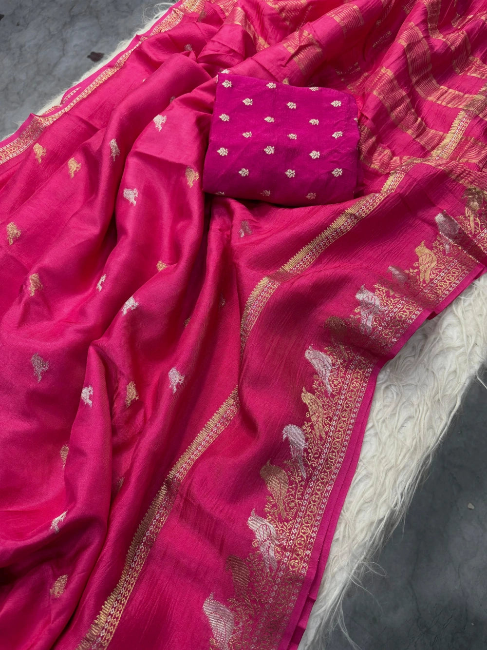 Pure Viscose Mango Saree with Parrot Figure Jacquard Zari Weave – Viscose Butti Blouse Included