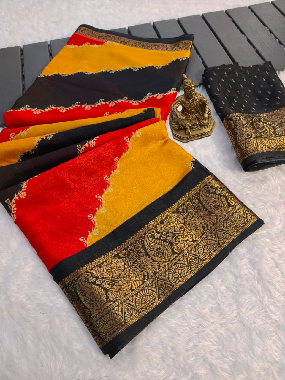 Marshmallow Blooming Rainbow Print Saree with Viscose Weave & Golden Jacquard Border – Matching Pallu & Blouse Piece Included