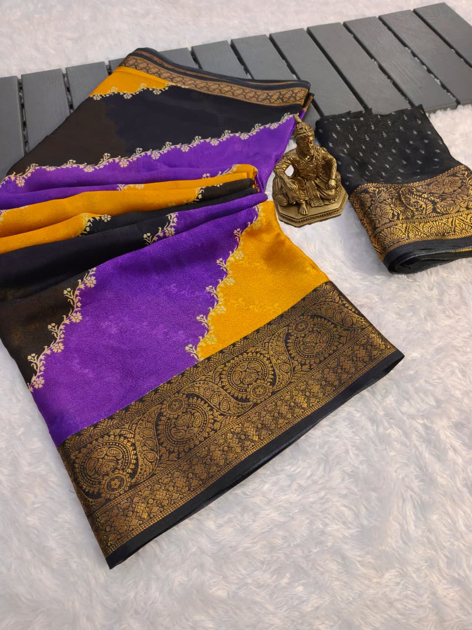 Marshmallow Blooming Rainbow Print Saree with Viscose Weave & Golden Jacquard Border – Matching Pallu & Blouse Piece Included