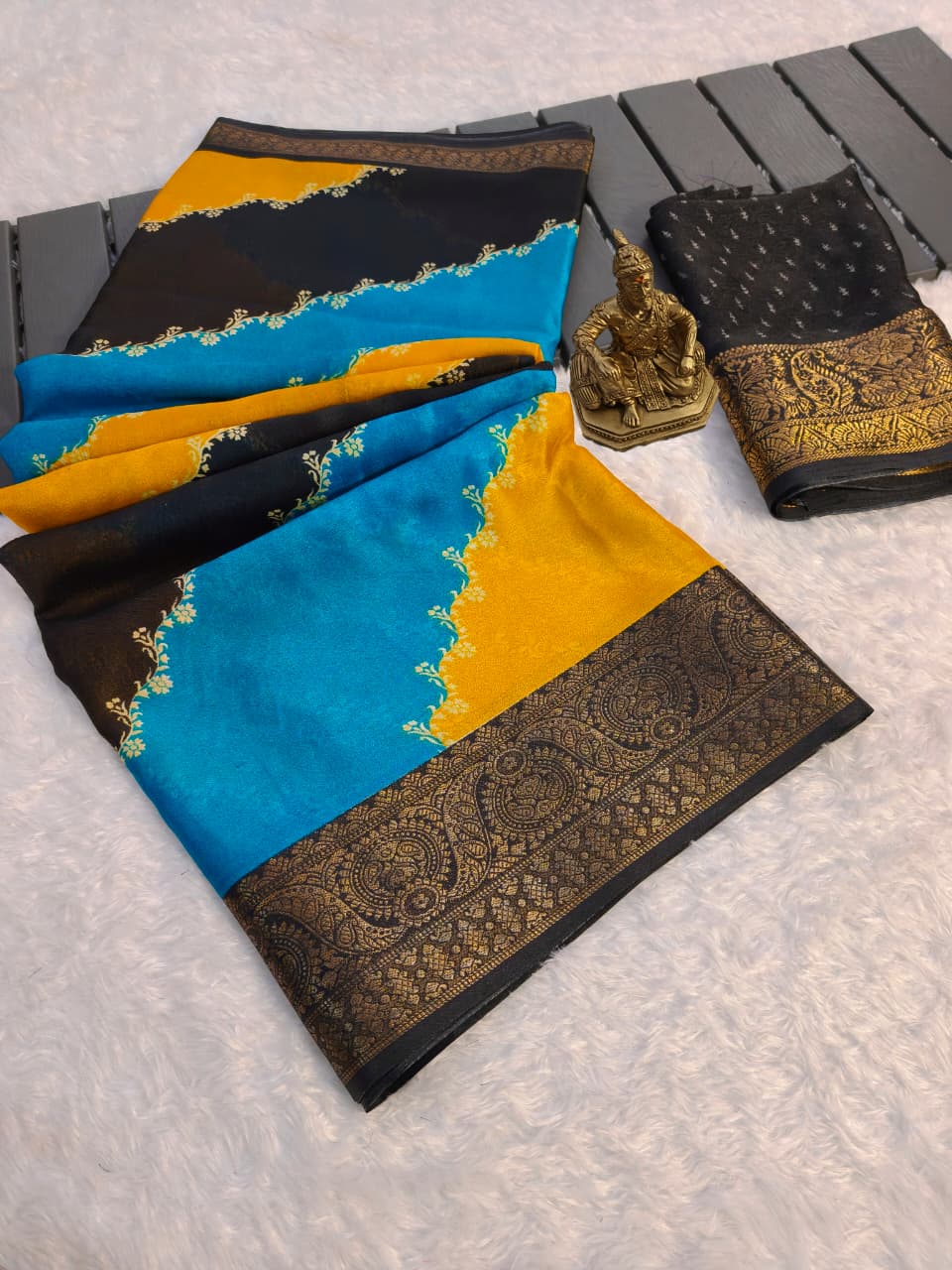 Marshmallow Blooming Rainbow Print Saree with Viscose Weave & Golden Jacquard Border – Matching Pallu & Blouse Piece Included