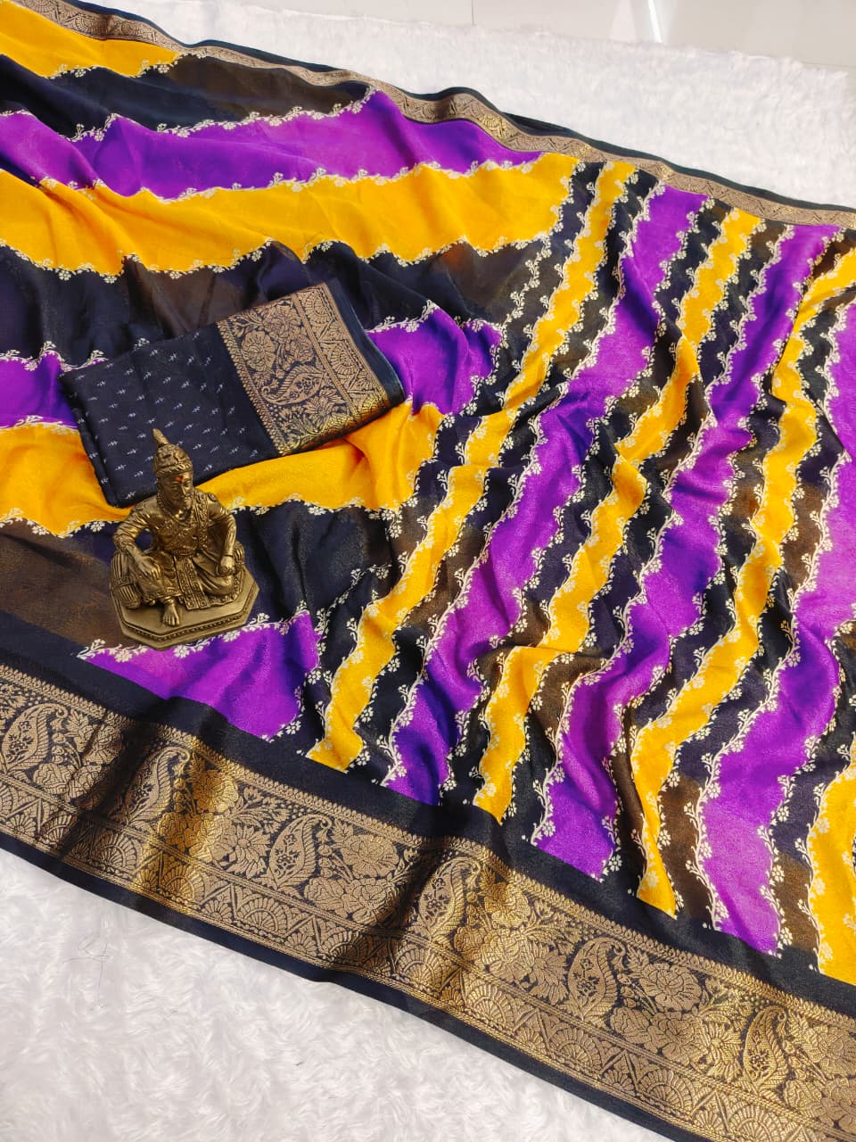 Marshmallow Blooming Rainbow Print Saree with Viscose Weave & Golden Jacquard Border – Matching Pallu & Blouse Piece Included