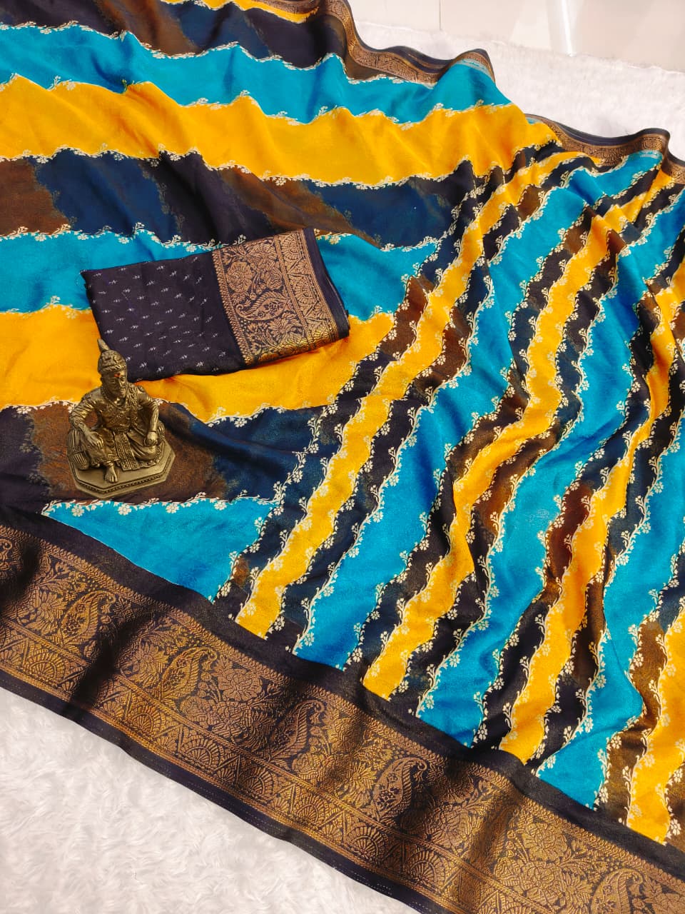 Marshmallow Blooming Rainbow Print Saree with Viscose Weave & Golden Jacquard Border – Matching Pallu & Blouse Piece Included