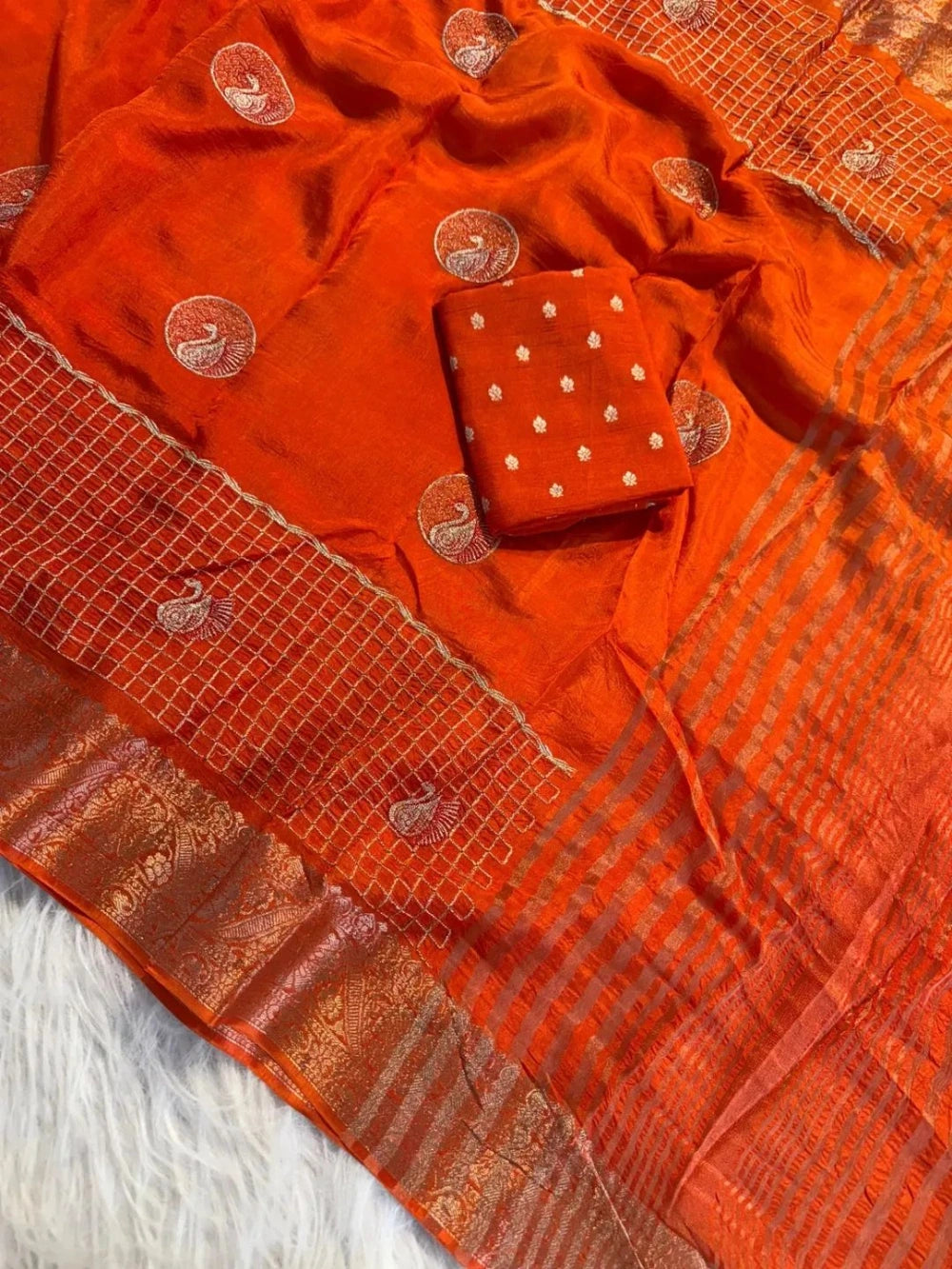 Pure Viscose Crape Silk Saree with Zari Peacock Motifs & Chex Weave – Viscose Butti Blouse Included