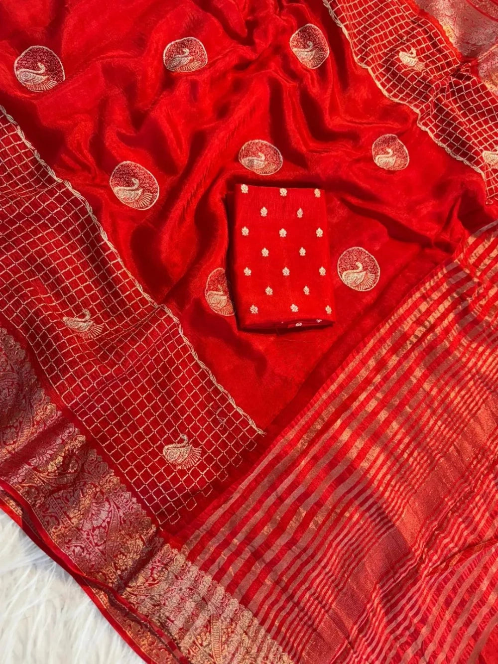 Pure Viscose Crape Silk Saree with Zari Peacock Motifs & Chex Weave – Viscose Butti Blouse Included