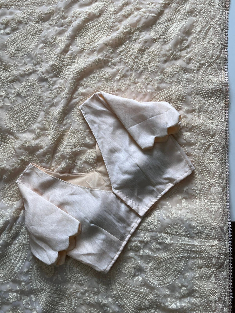 Pure Fox Georgette Saree with All-Over Chikankari Work & Lace Border – Bangalori Silk Blouse Included (Stitched Option Available)