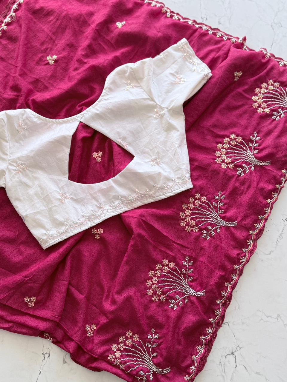 Premium Crunchy Texture Saree with Intricate Bits Handwork & Scalloped Border – Contrast Blouse with Butti & Designer Sleeves