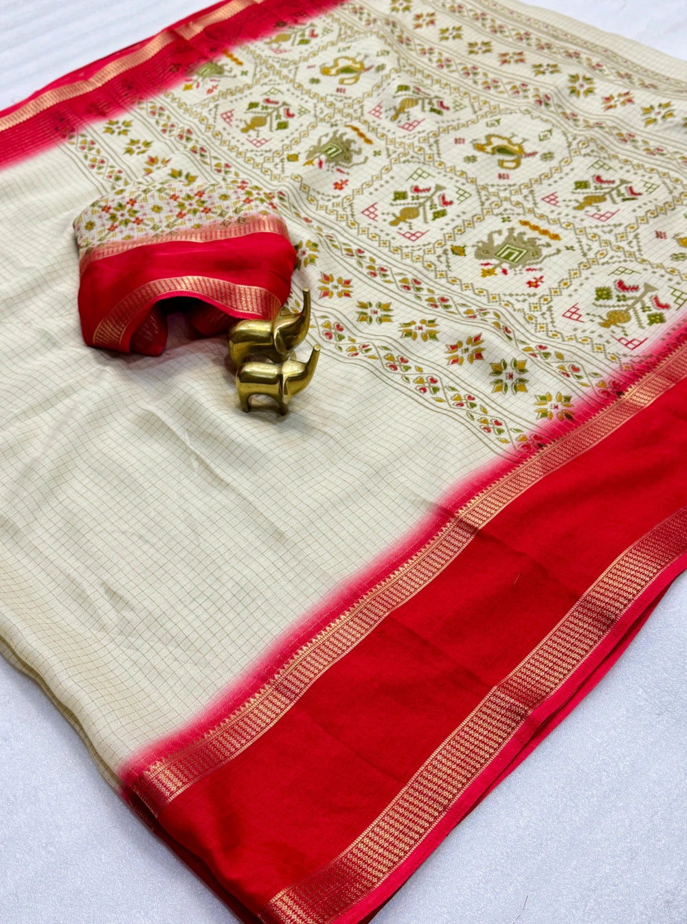 BANNO – Pure Moss Bandhani Print Saree with Mirror Work & Contrast Piping – Running Blouse Included