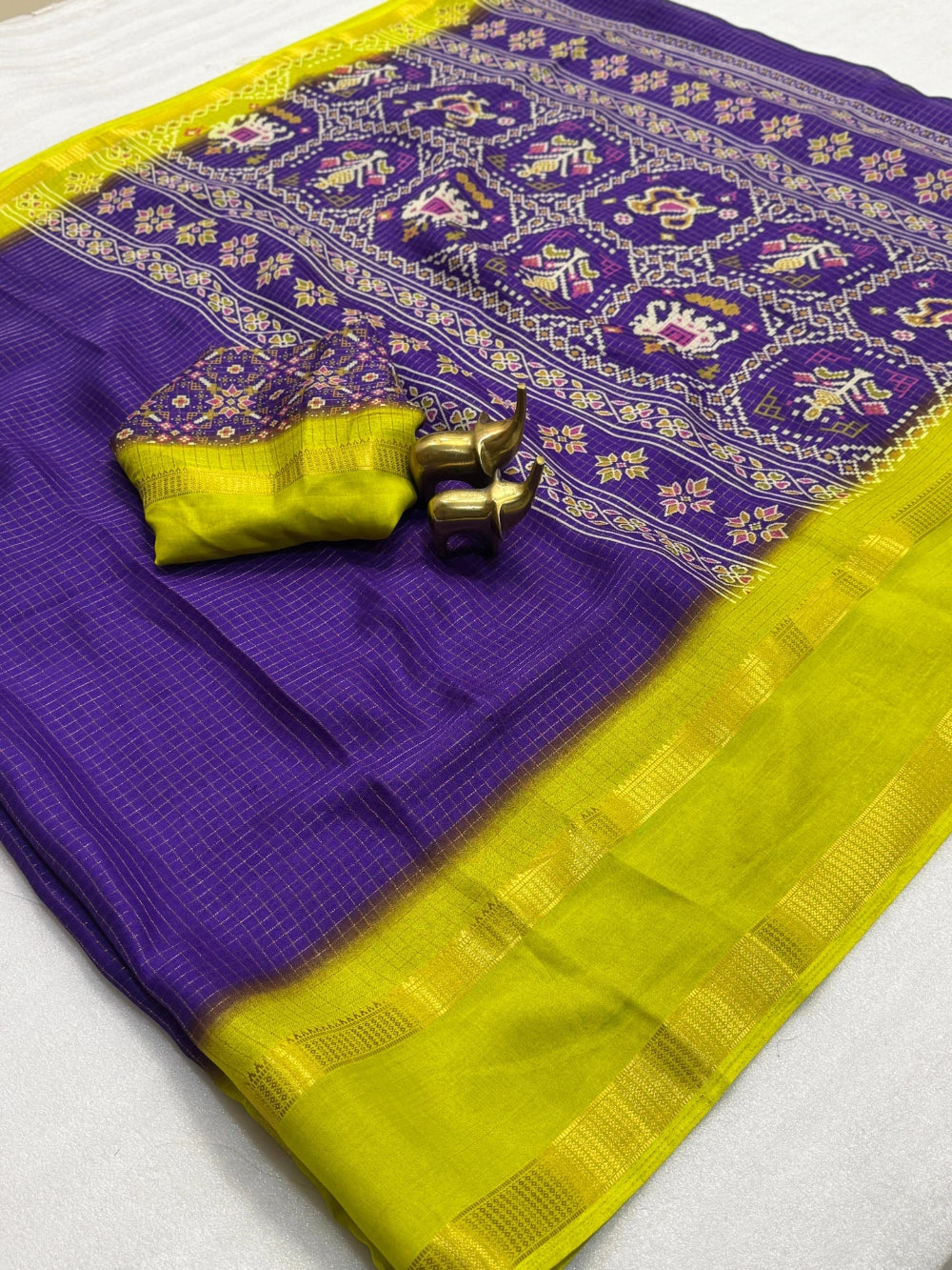 BANNO – Pure Moss Bandhani Print Saree with Mirror Work & Contrast Piping – Running Blouse Included