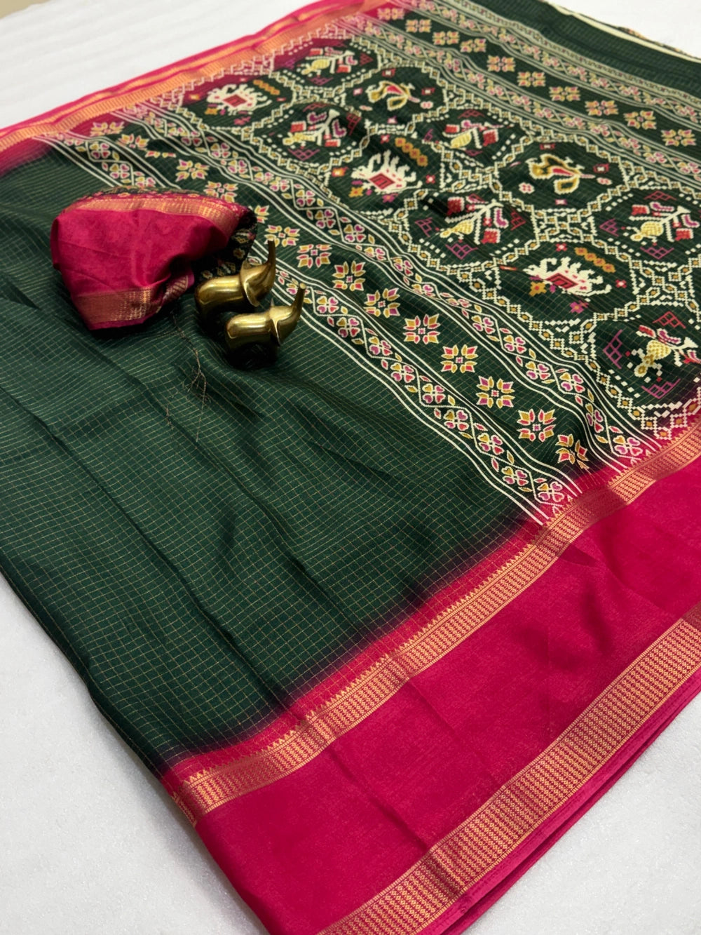 BANNO – Pure Moss Bandhani Print Saree with Mirror Work & Contrast Piping – Running Blouse Included