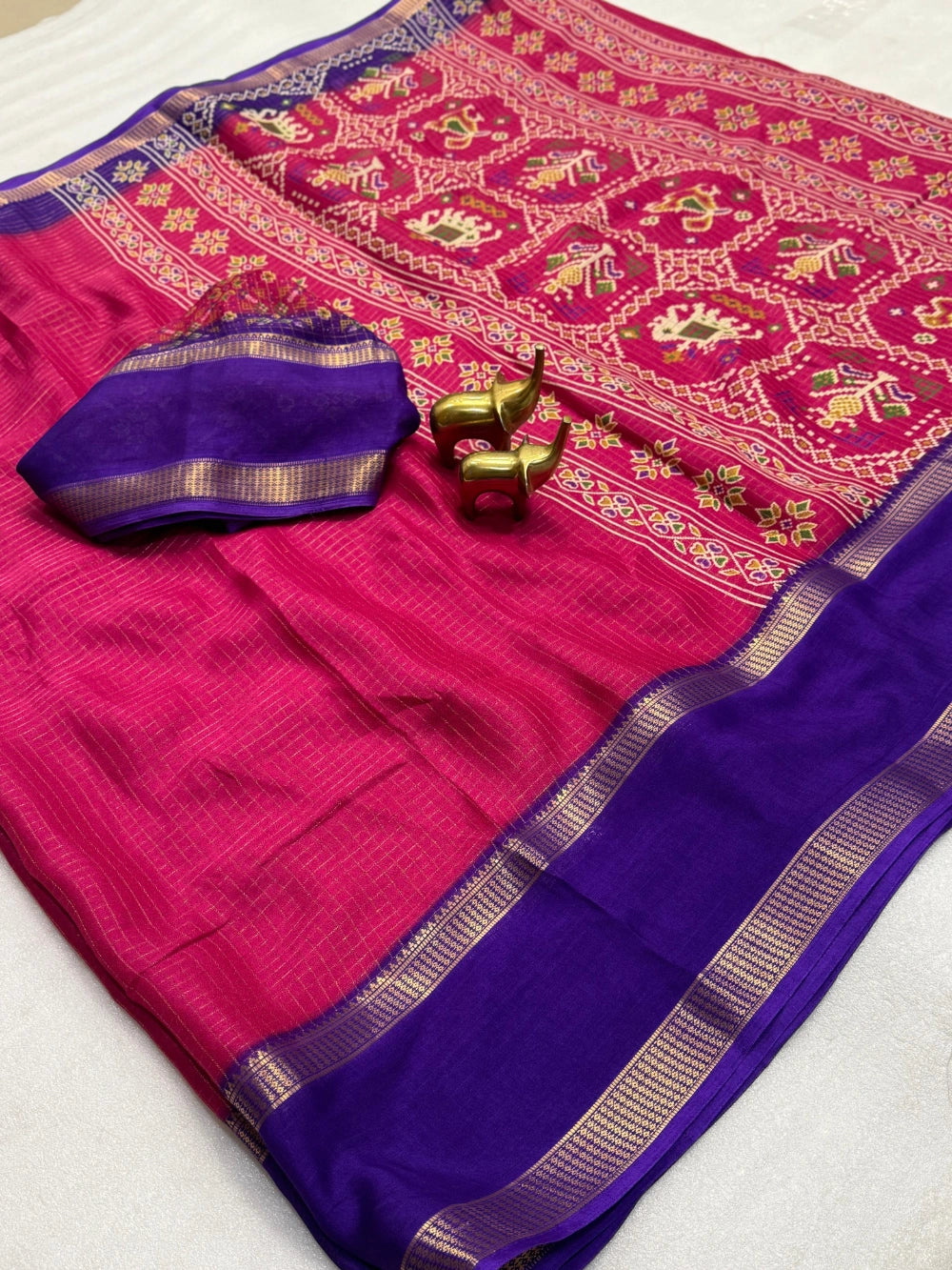 BANNO – Pure Moss Bandhani Print Saree with Mirror Work & Contrast Piping – Running Blouse Included