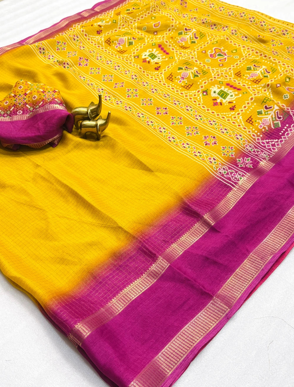 BANNO – Pure Moss Bandhani Print Saree with Mirror Work & Contrast Piping – Running Blouse Included