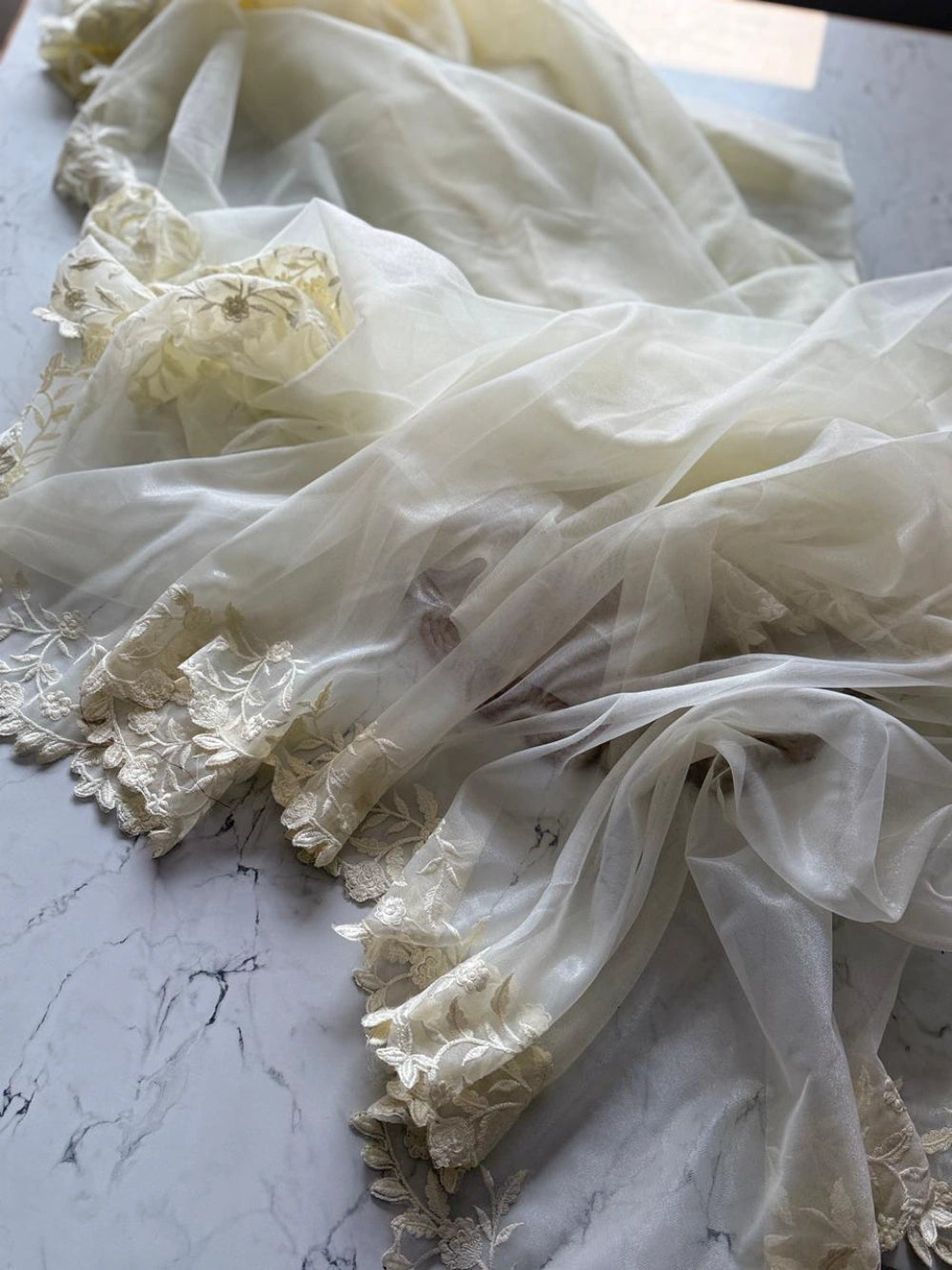 Premium Pure Twillnet Saree with Tone-to-Tone Multithread Work & Scalloped Border – Bangalori Silk Blouse Included