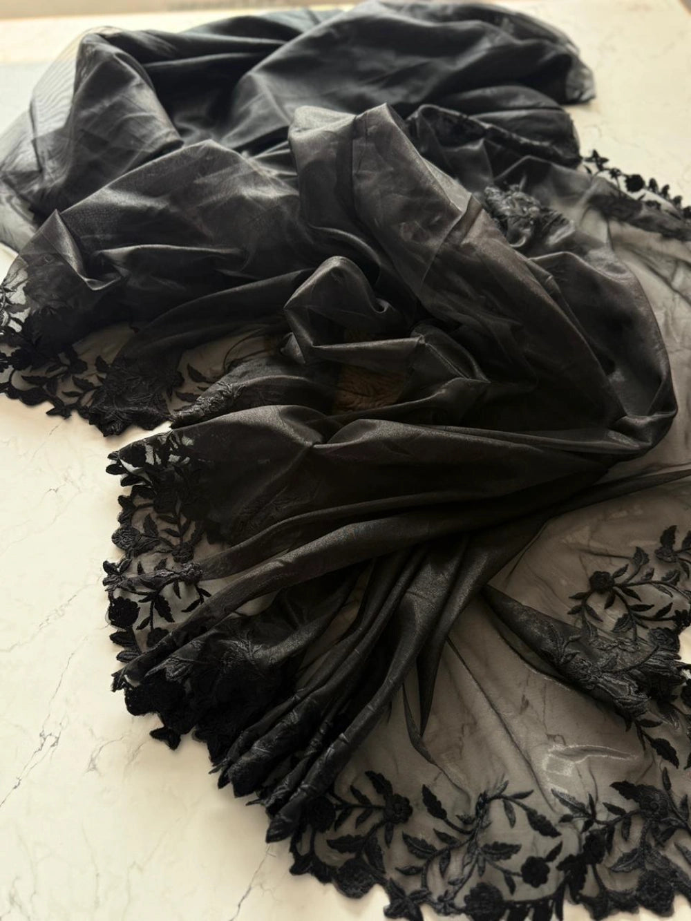 Premium Pure Twillnet Saree with Tone-to-Tone Multithread Work & Scalloped Border – Bangalori Silk Blouse Included