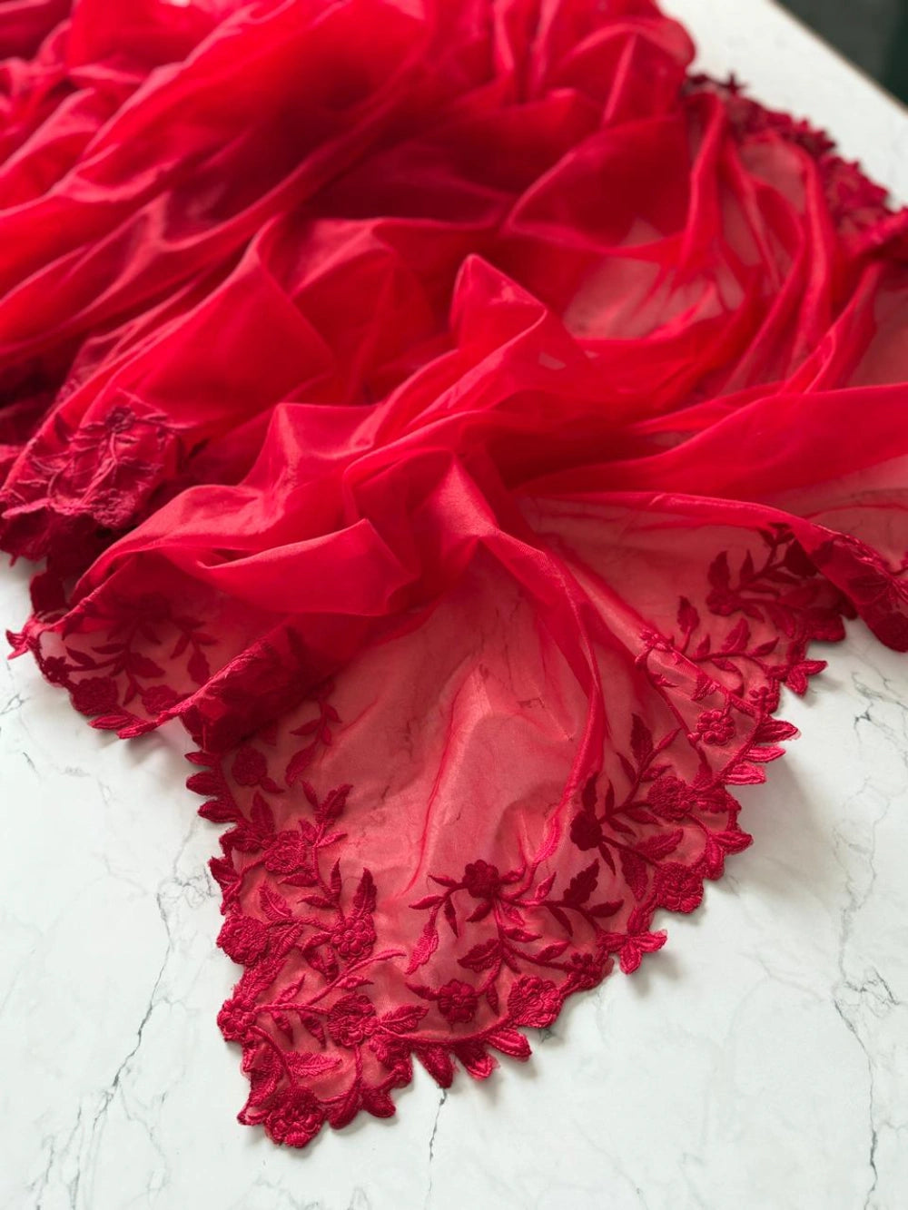 Premium Pure Twillnet Saree with Tone-to-Tone Multithread Work & Scalloped Border – Bangalori Silk Blouse Included