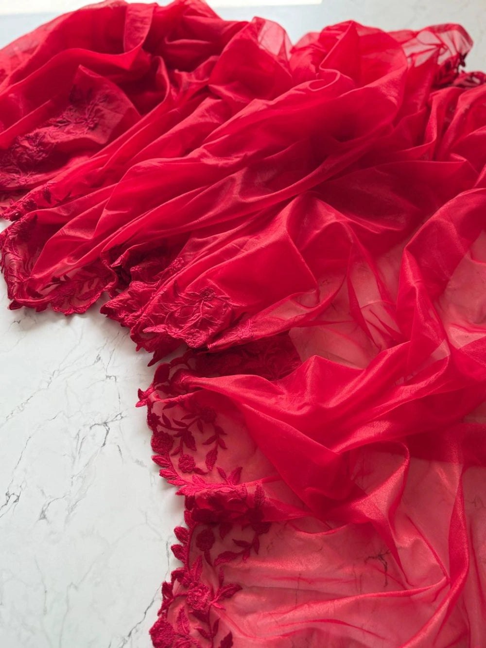 Premium Pure Twillnet Saree with Tone-to-Tone Multithread Work & Scalloped Border – Bangalori Silk Blouse Included