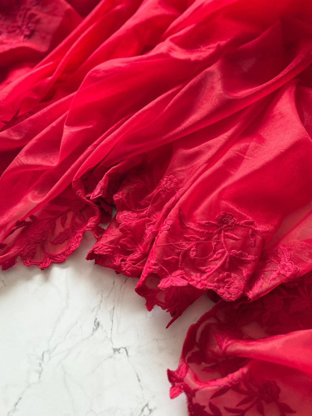 Premium Pure Twillnet Saree with Tone-to-Tone Multithread Work & Scalloped Border – Bangalori Silk Blouse Included