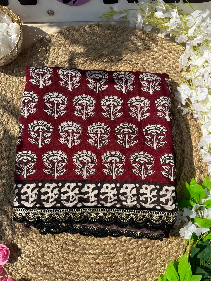 Premium Mul Mul Cotton Saree with Elegant Print, Rich Pallu & Scalloped Lace Border – Printed Blouse