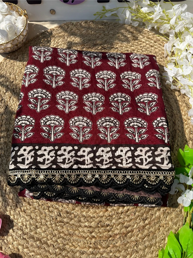 Premium Mul Mul Cotton Saree with Elegant Print, Rich Pallu & Scalloped Lace Border – Printed Blouse