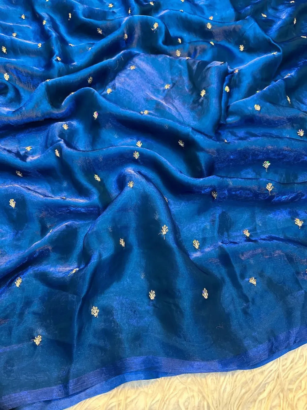 Fendy Satin Dual Shaded Saree with Zari & Sequins Floral Butti – Running Blouse Work
