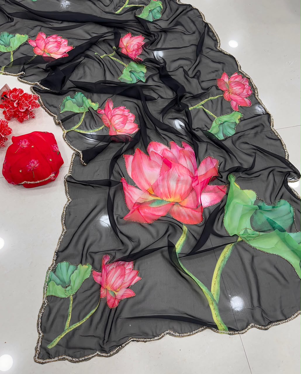 Premium Georgette Silk Saree with Digital Floral Print, Cutdana Handwork & Heavy Border – Designer Blouse