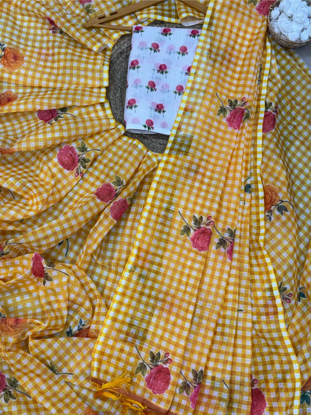 Premium Lilen Cotton Saree with Multicolor Digital Print, Tassel Pallu & Matching Blouse
